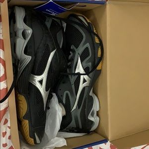 mizuno volleyball shoes